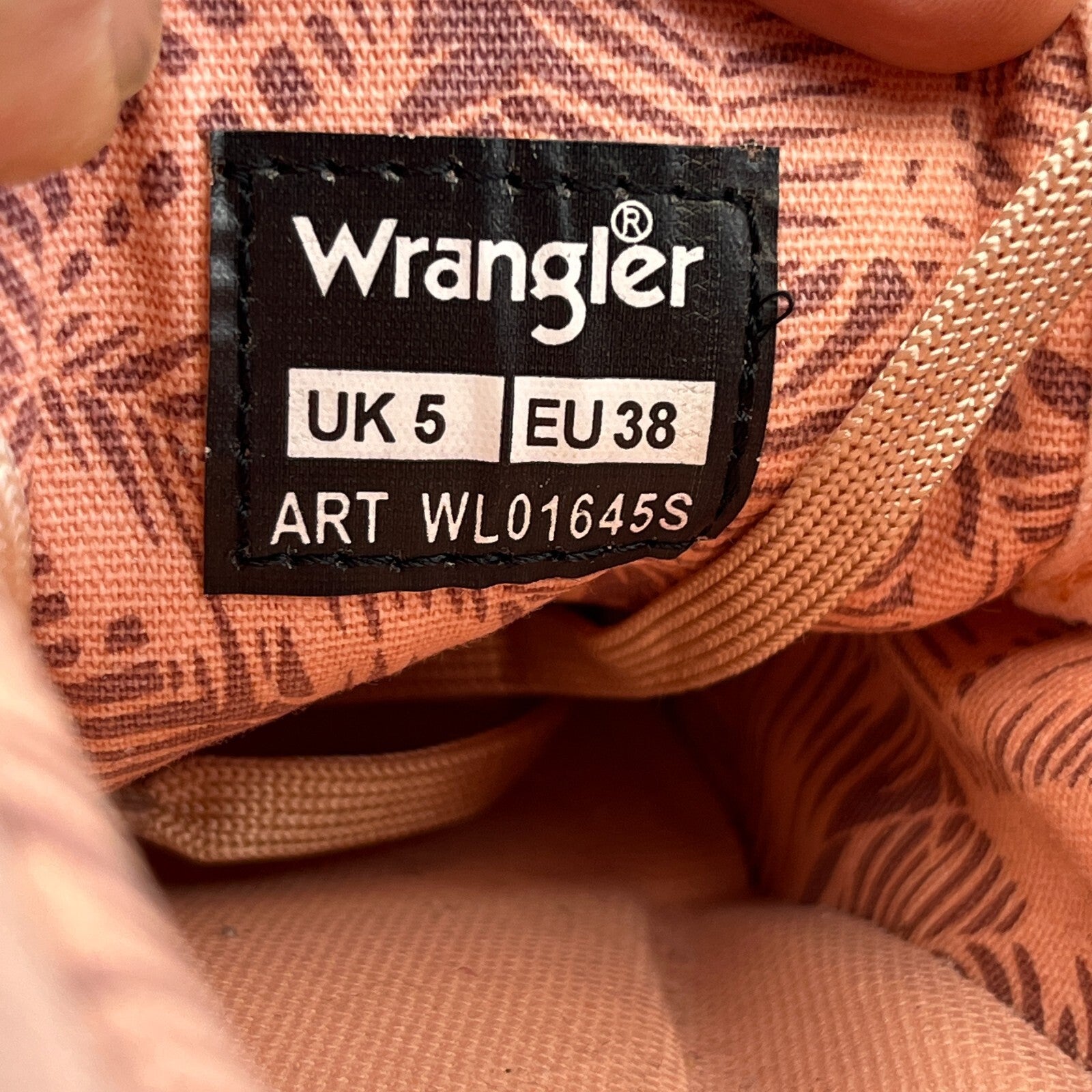 Wrangler Memory Foam Trainers in Pastel Pink UK size 5 / EU 38