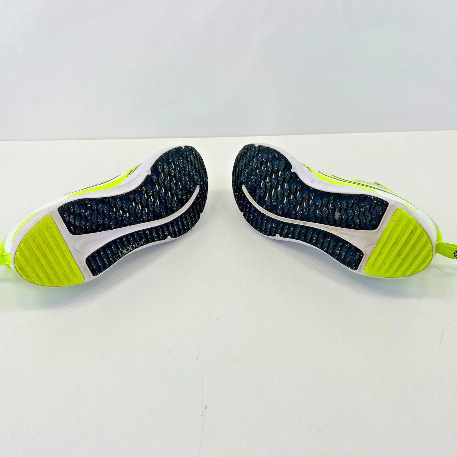 Nike Cosmic Runner White & Fluo Green Running Trainers size UK 5.5 / EU 38.5