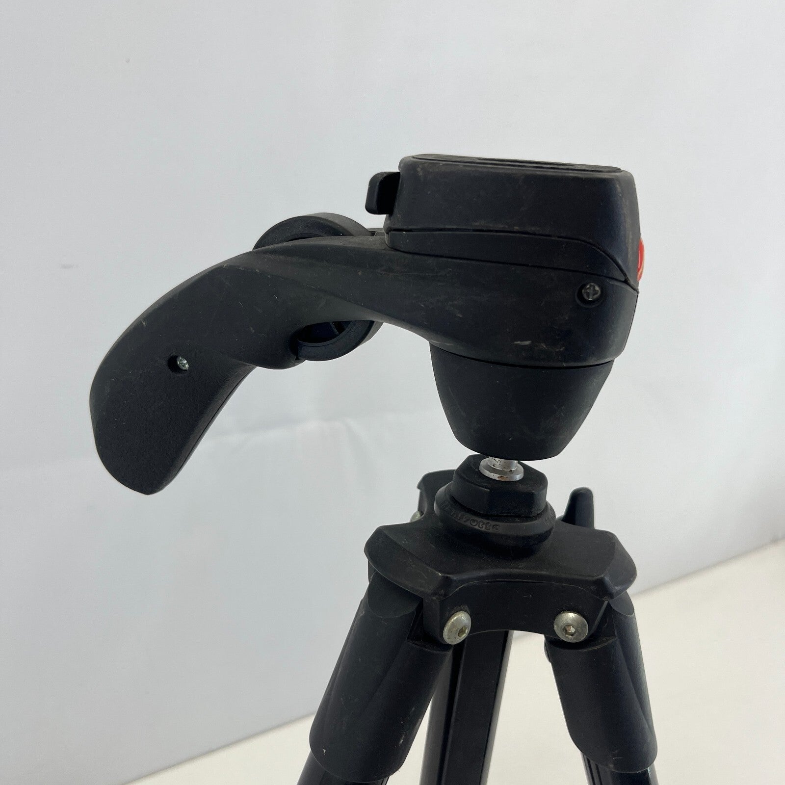 Manfrotto Aluminium Tripod in Black with Pistol Grip 48cm-142cm