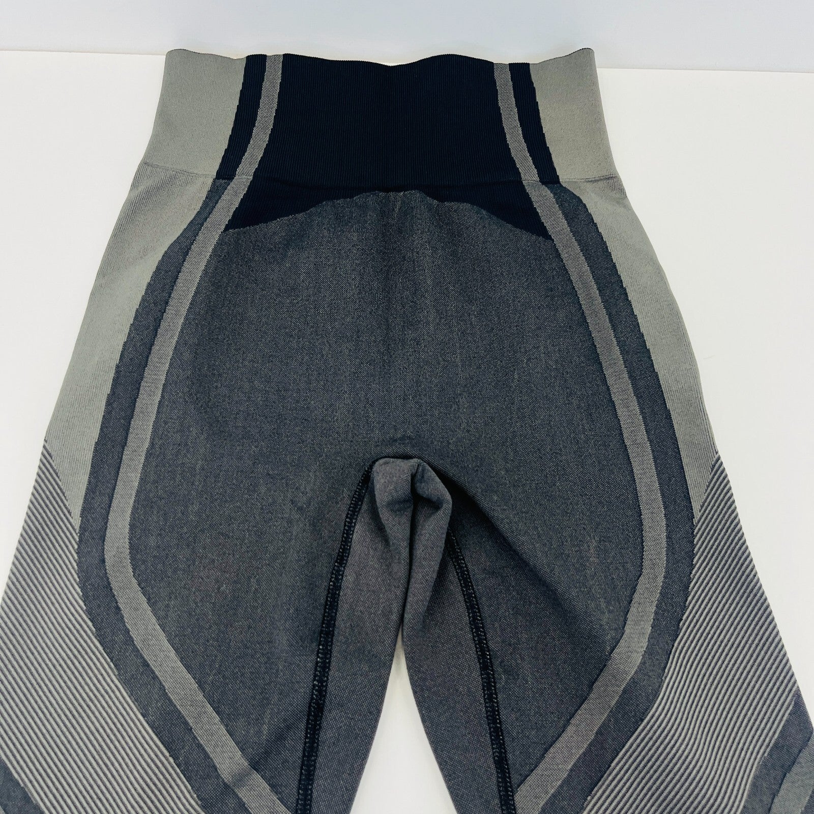 Sweaty Betty Yoga & Run Leggings 7/8 Length in Black/Gray Block Print size Small