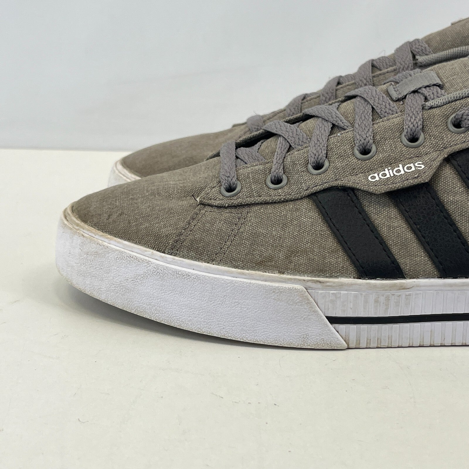 Adidas Daily 3.0 Men’s Trainers Dove Grey size UK 10 - EU 44 2/3 - FW3270