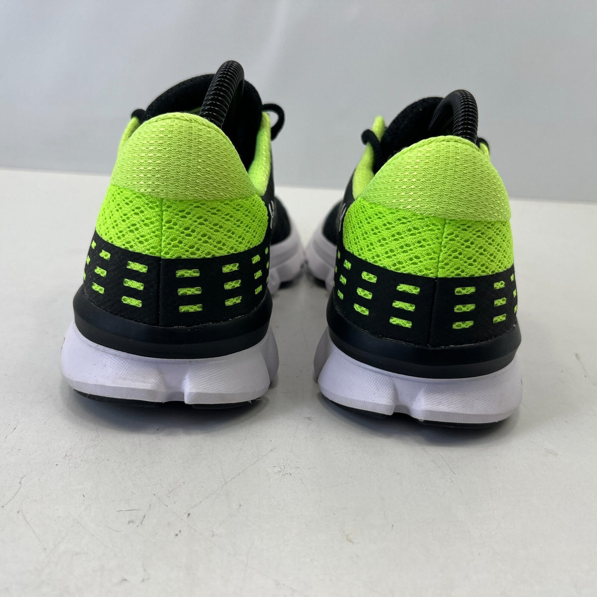 Under Armour-Micro G Swift 2 Trainers Running Shoes size UK 7 - EU 41
