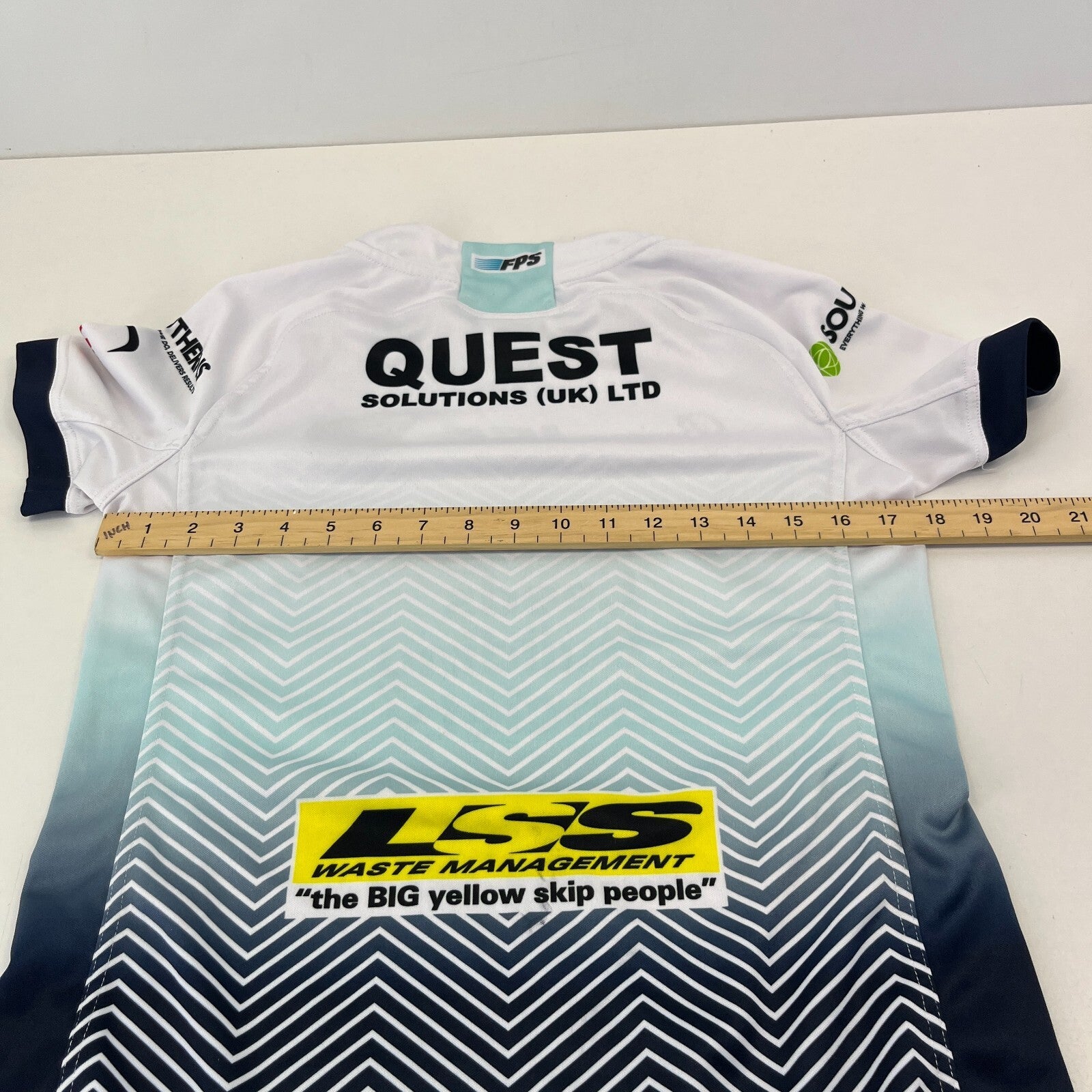Leeds Rhinos Rugby Shirt Women's size 8 - ISC Adult Jersey Top