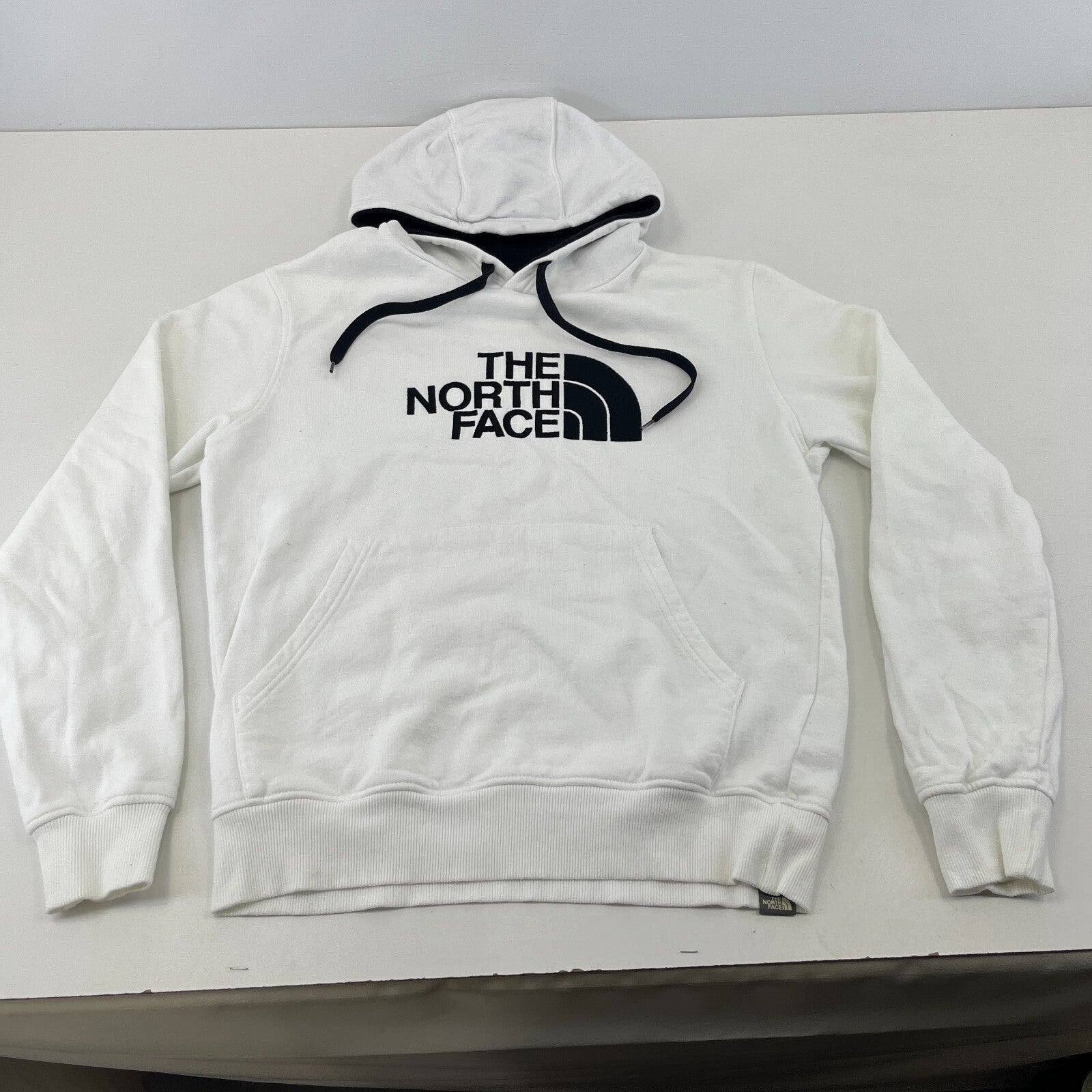 The North Face Men's White Pullover Hoodie size M Spellout Logo Outdoor