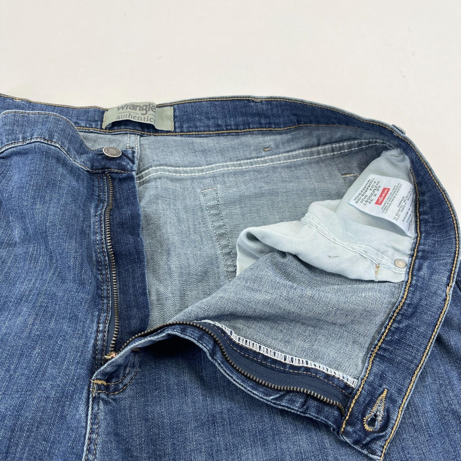 Wrangler Men's Blue Straight Leg Stretch Denim Jeans W42" L32"