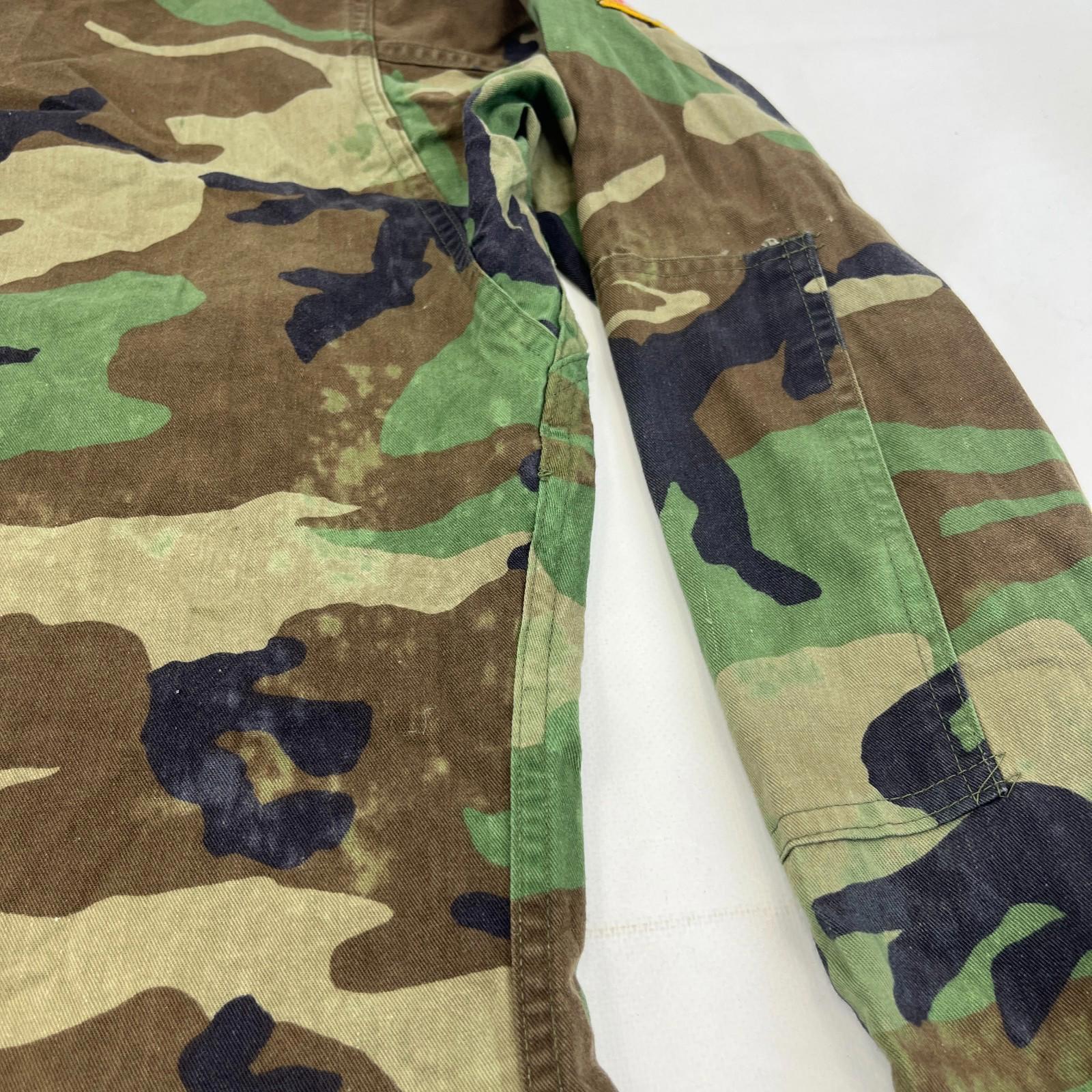 Genuine Vintage US Army Issue Camo Combat Jacket with Badges size Medium-Long