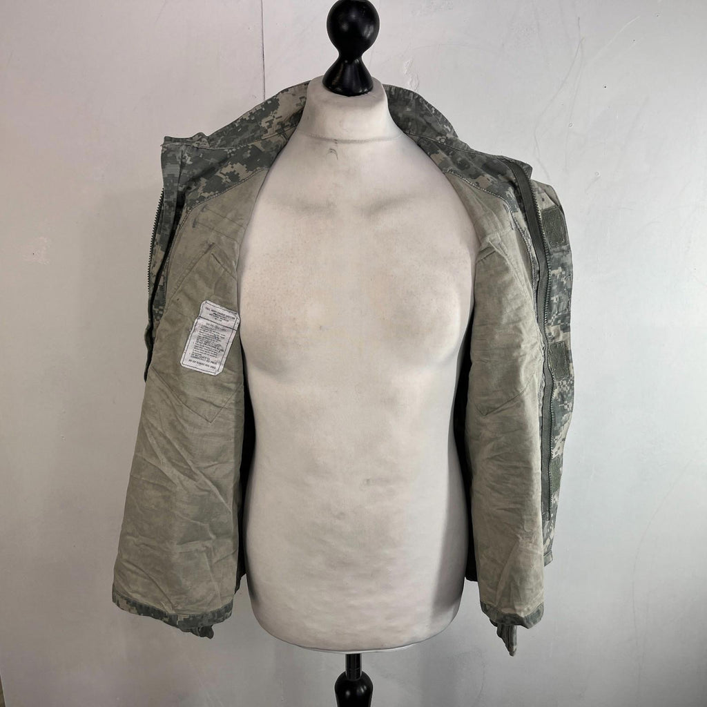 US Military Combat Jacket Mens size Medium Short Hot Weather Digital Camo