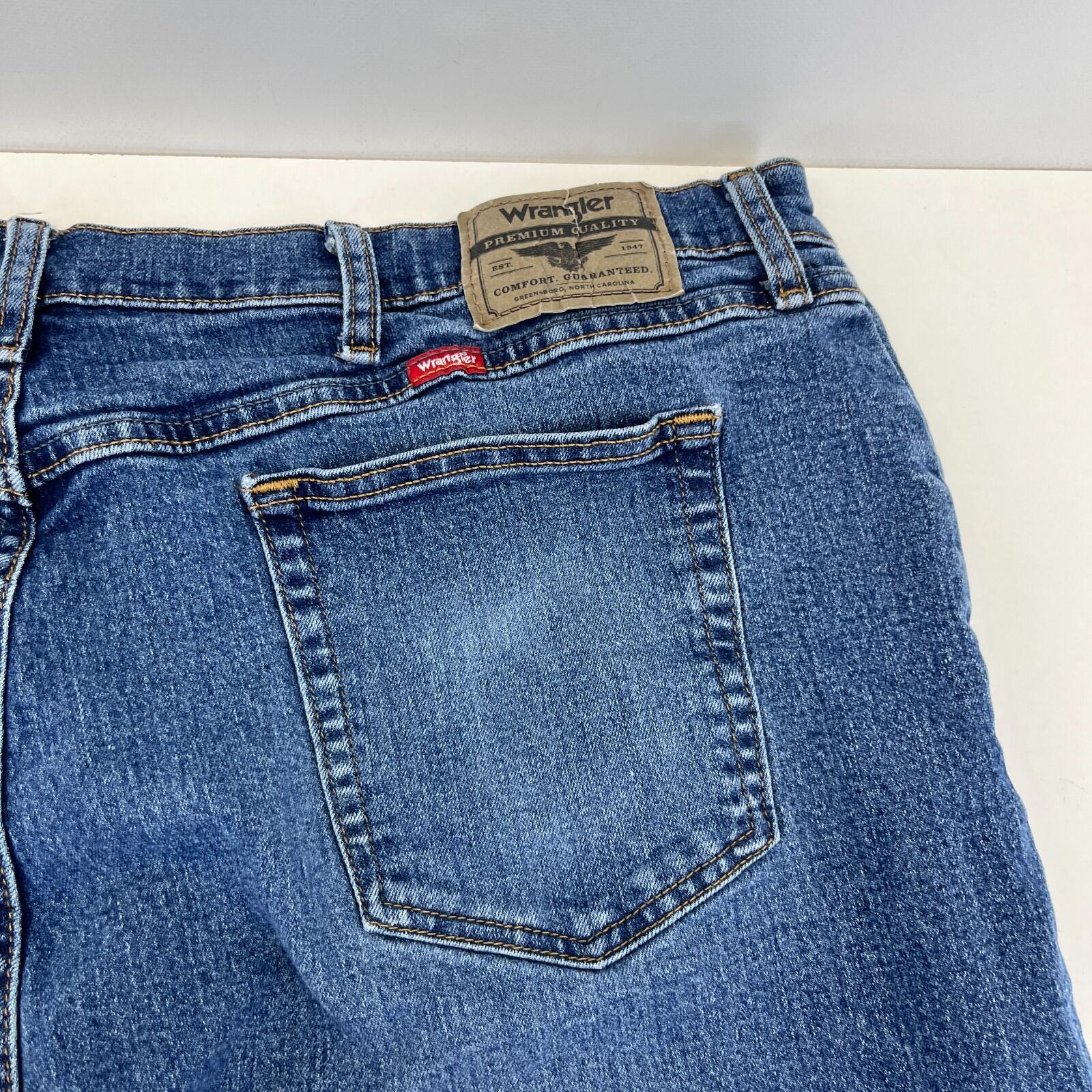 Wrangler Men's Blue Straight Leg Stretch Denim Jeans W42" L30"