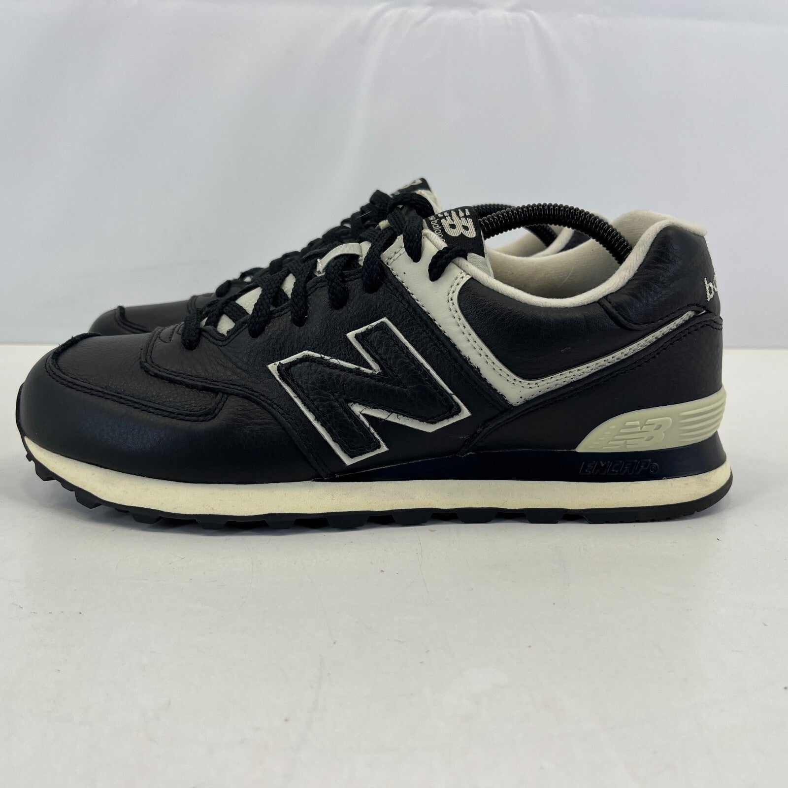 New Balance 574 Classic Leather Black & Off-White Trainers size UK 9.5 - EU 44