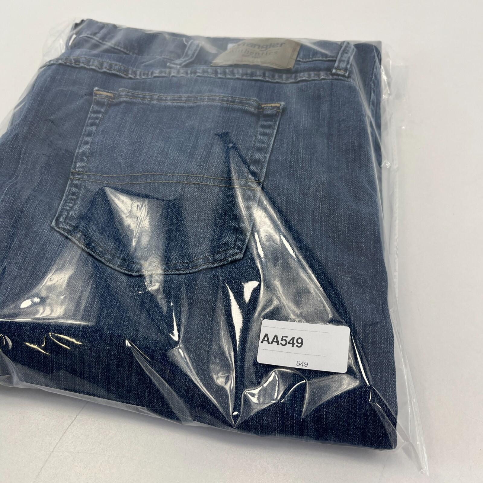 Wrangler Men's Blue Straight Leg Stretch Denim Jeans W42" L32"