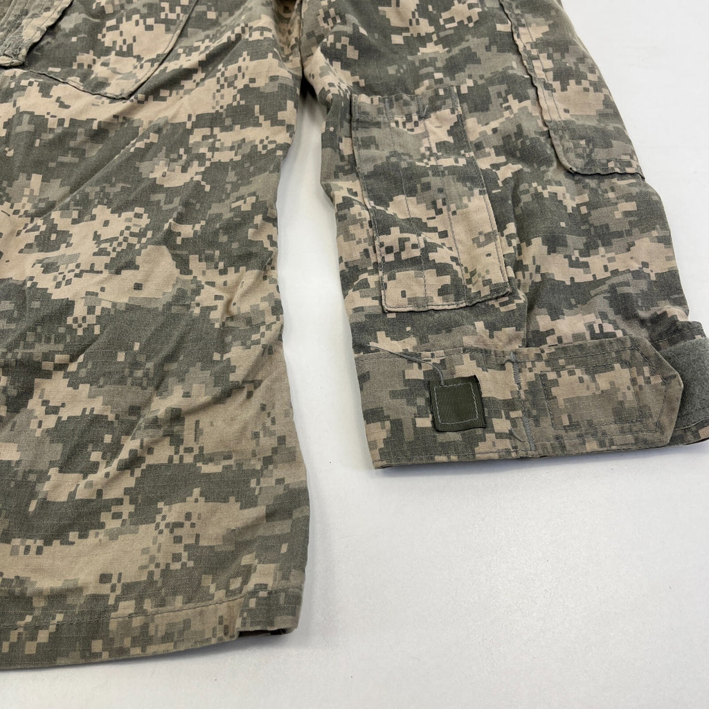 US Army Surplus Issue Digital Jacket Camo Combat Uniform size Small-Regular