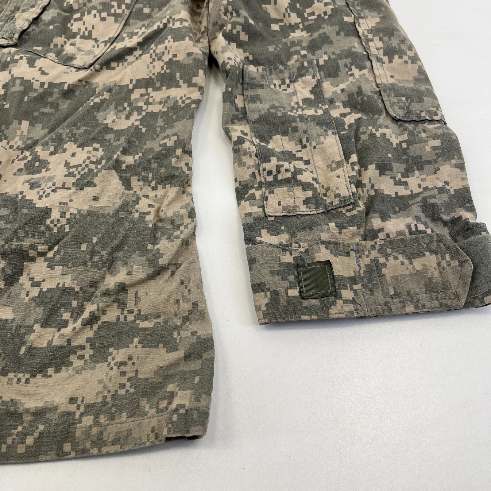 US Army Surplus Issue Digital Jacket Camo Combat Uniform size Small-Regular