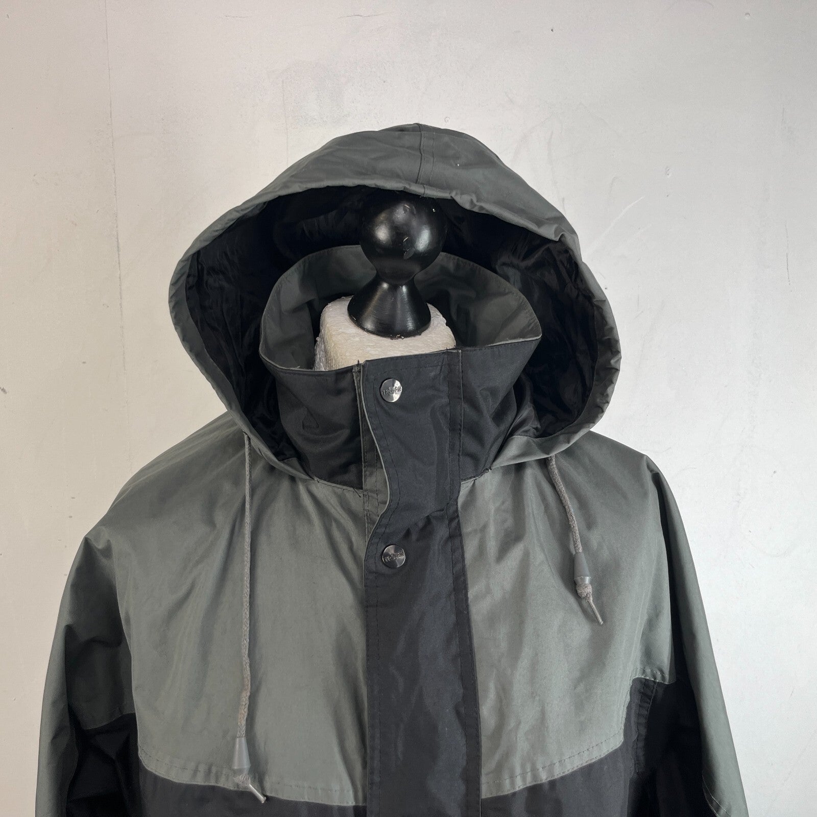 Trojan Men's Waterproof Raincoat Jacket with Hood size Medium Black & Grey