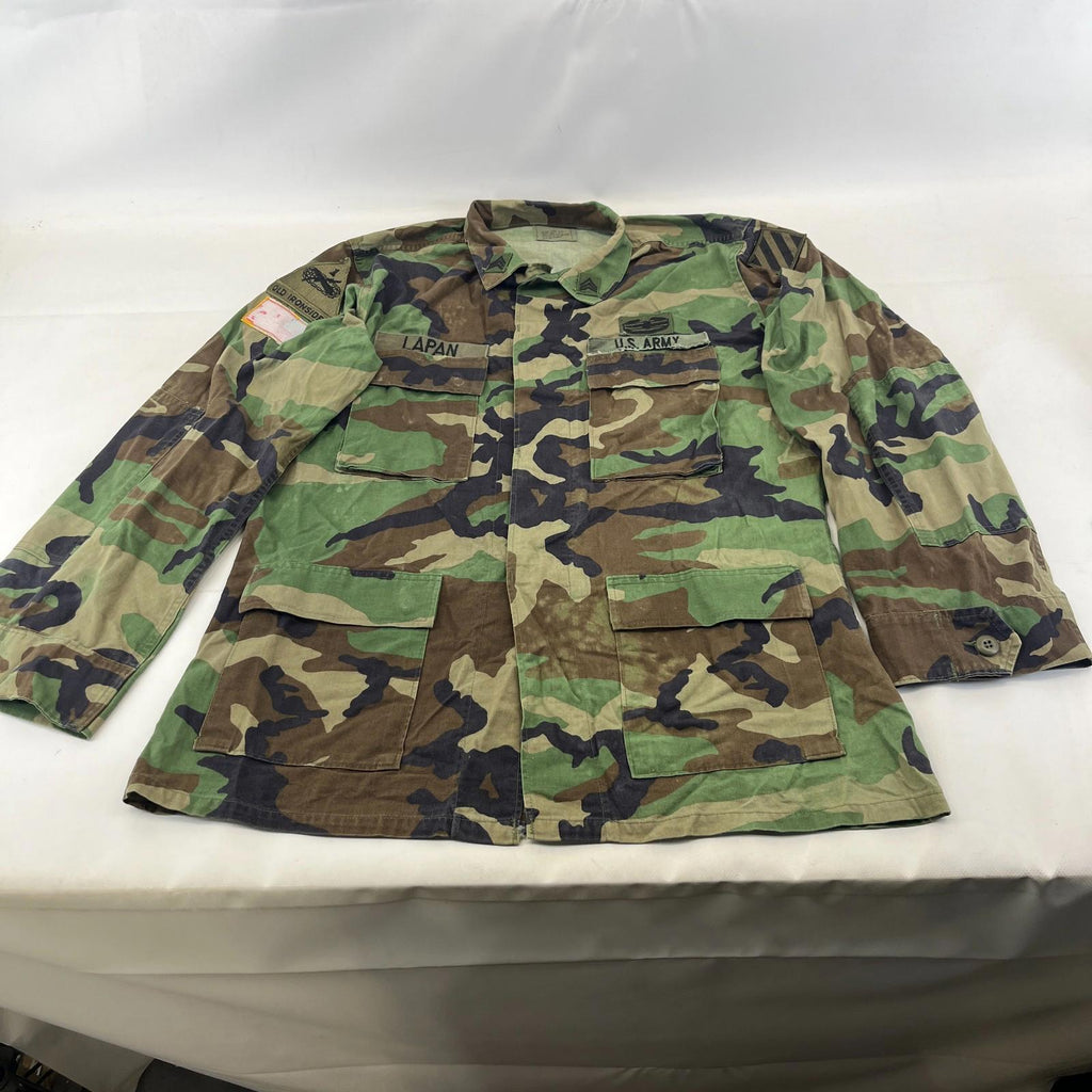 Genuine Vintage US Army Issue Camo Combat Jacket with Badges size Medium-Long