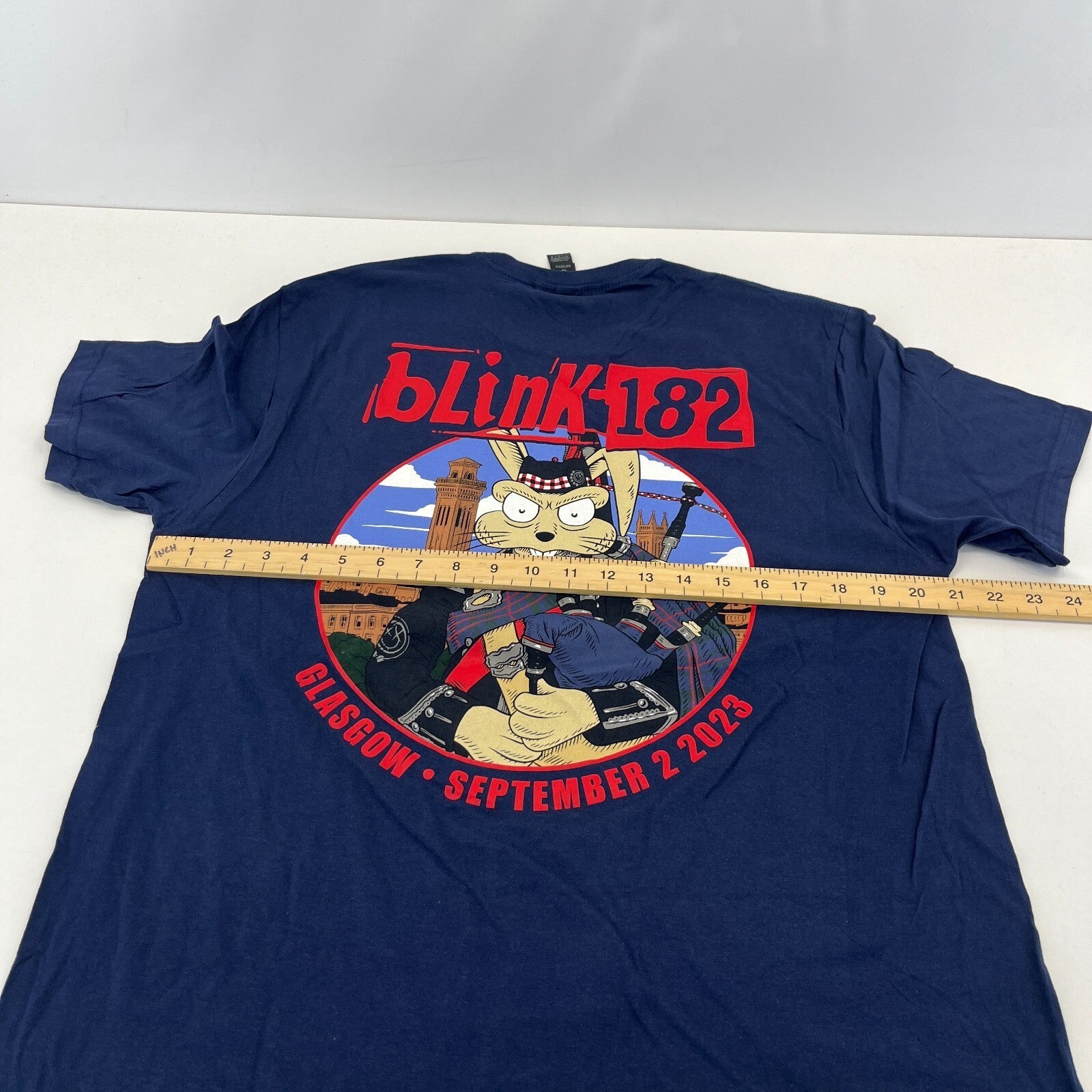 Blink 182 T Shirt Glasgow 2023 Tour Navy Blue & Red size Large Rabbit Print