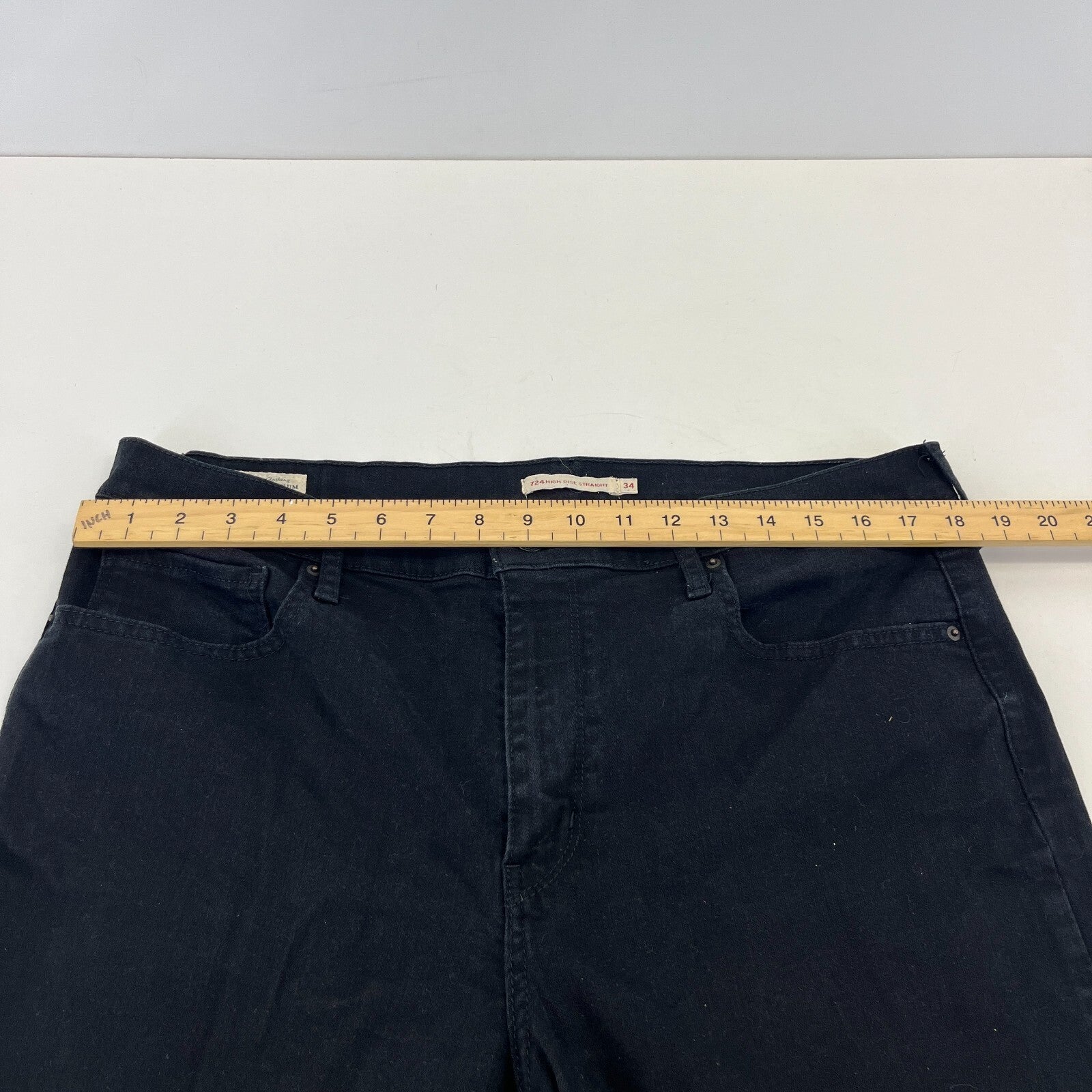Levi’s 724 High Rise Straight Jeans in Black W34 L32