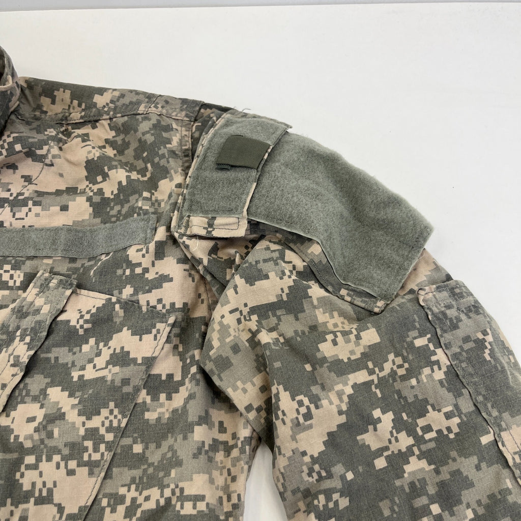 US Army Surplus Issue Digital Jacket Camo Combat Uniform size Small-Regular
