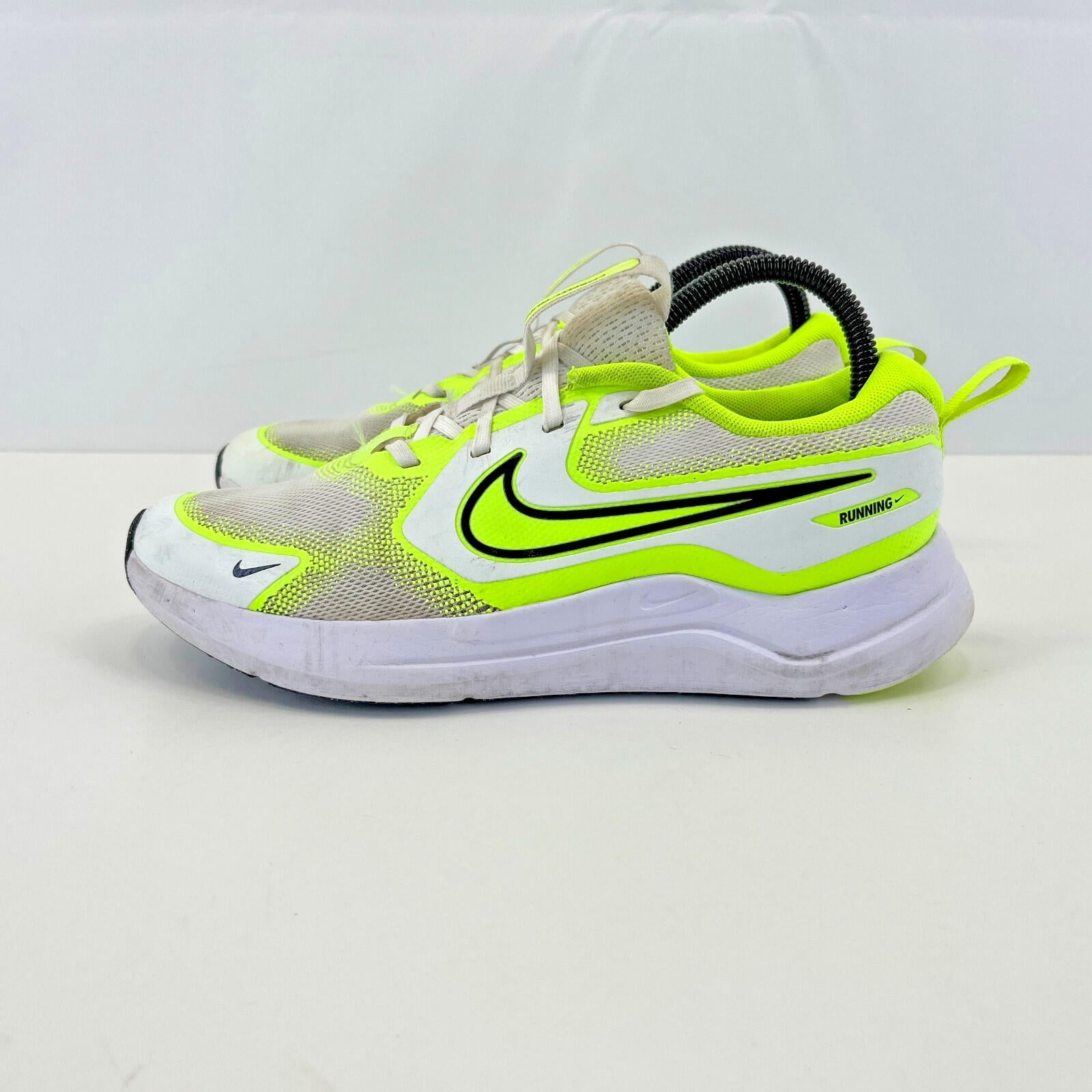 Nike Cosmic Runner White & Fluo Green Running Trainers size UK 5.5 / EU 38.5