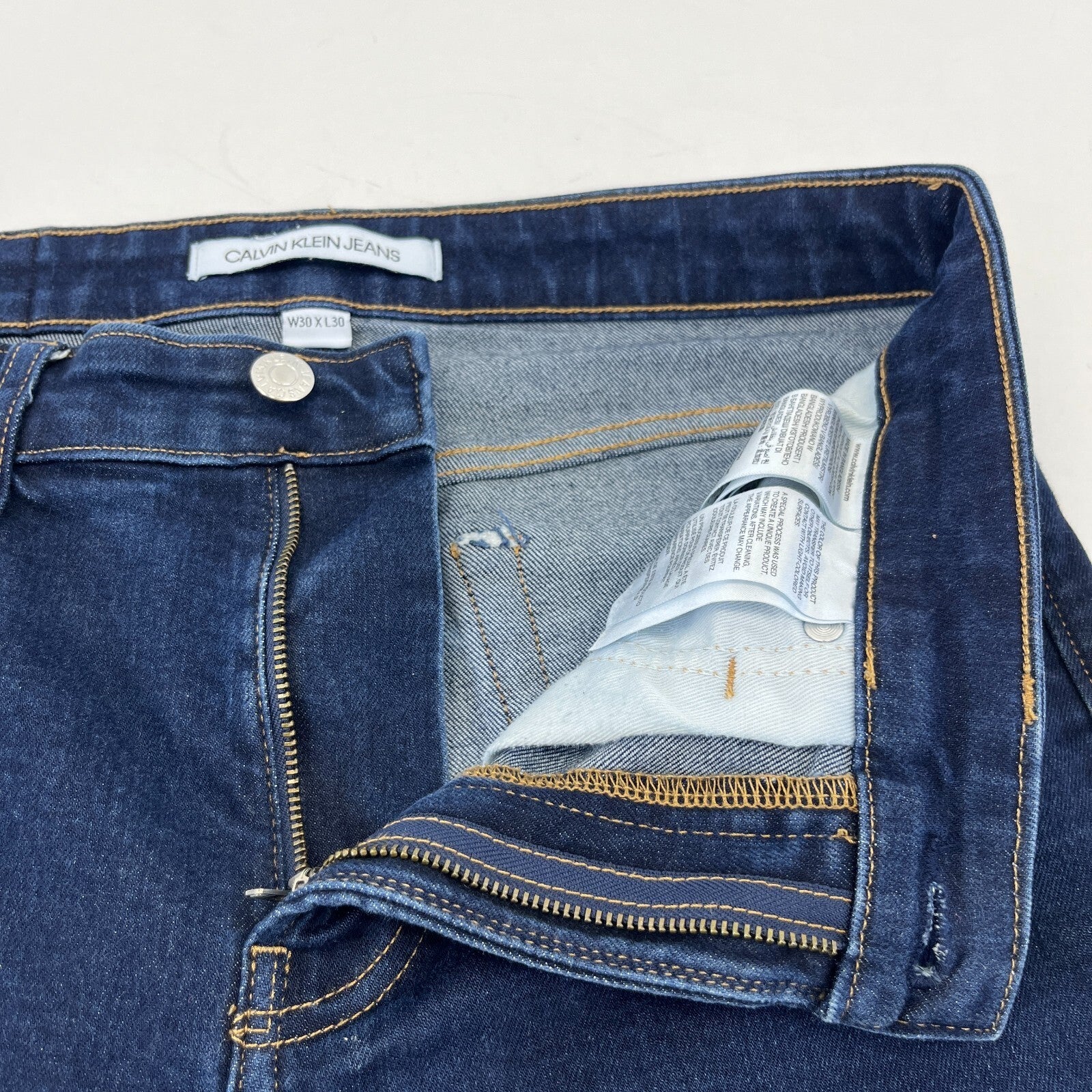 Calvin Klein Dark Blue Wash Slim Fit Jeans Men's size W30" L30" - Mint