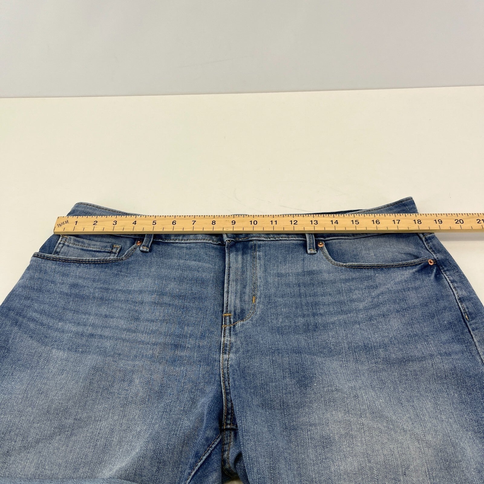 Signature Levi Strauss Co Mens Mid Blue Denim Shorts W32" Cotton Casual Fit