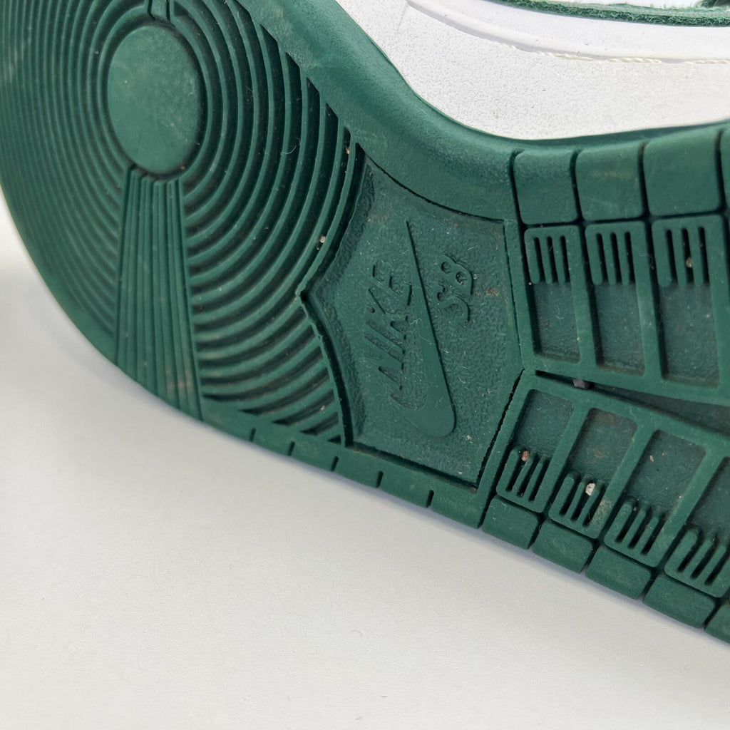 Nike Dunk SB Low Trainers Shoes in Vintage Green Youth size UK 5.5 / EU 39