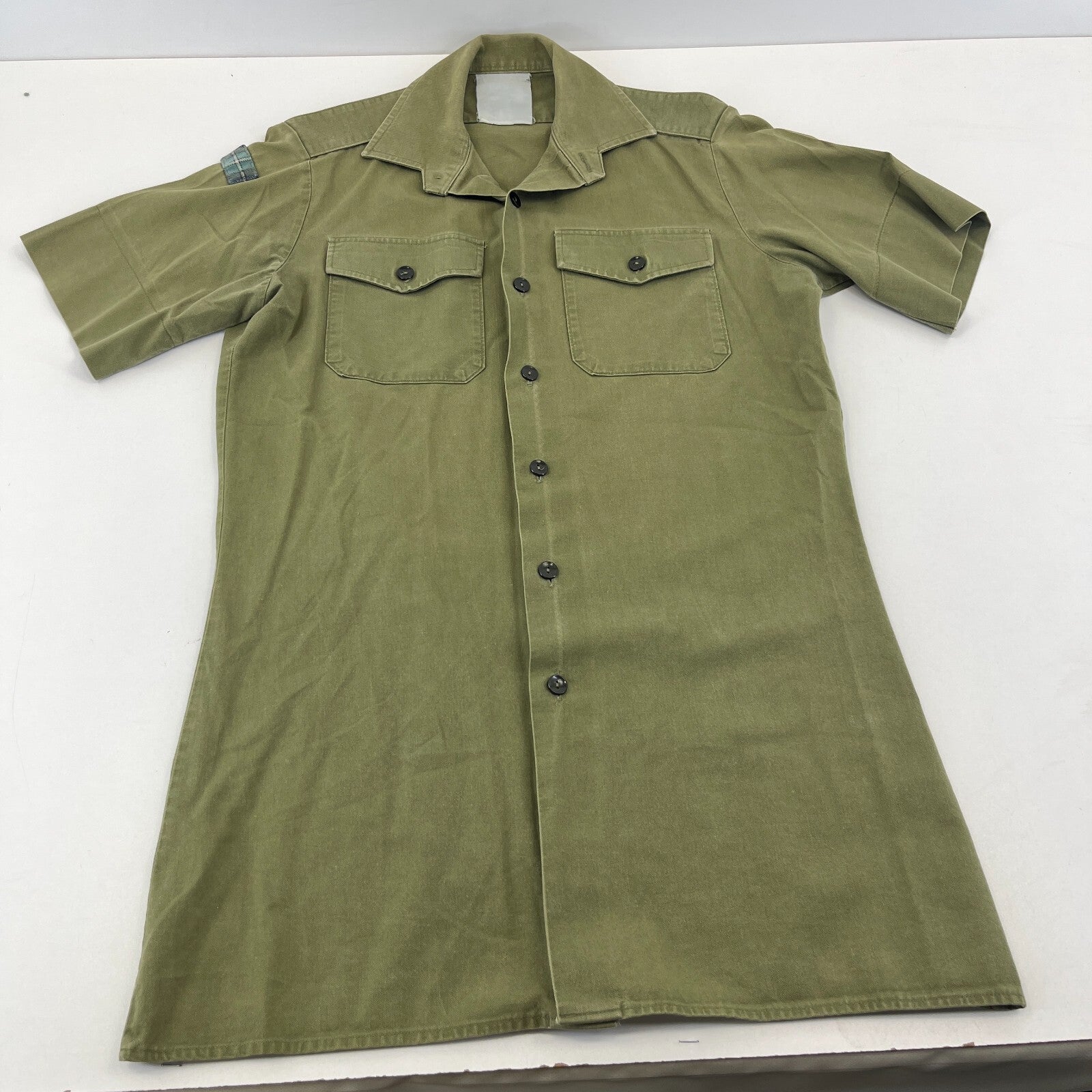 Vintage British Army Olive Green Fatigue Shirt 1970s 1980s Short Sleeve size M