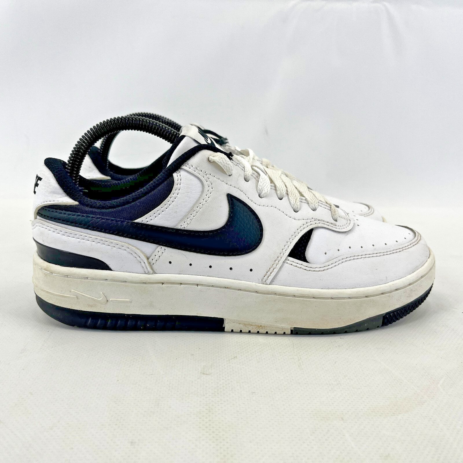 Nike Gamma Force Women’s Leather Trainers Shoes White/Black size UK 5.5 EU 39
