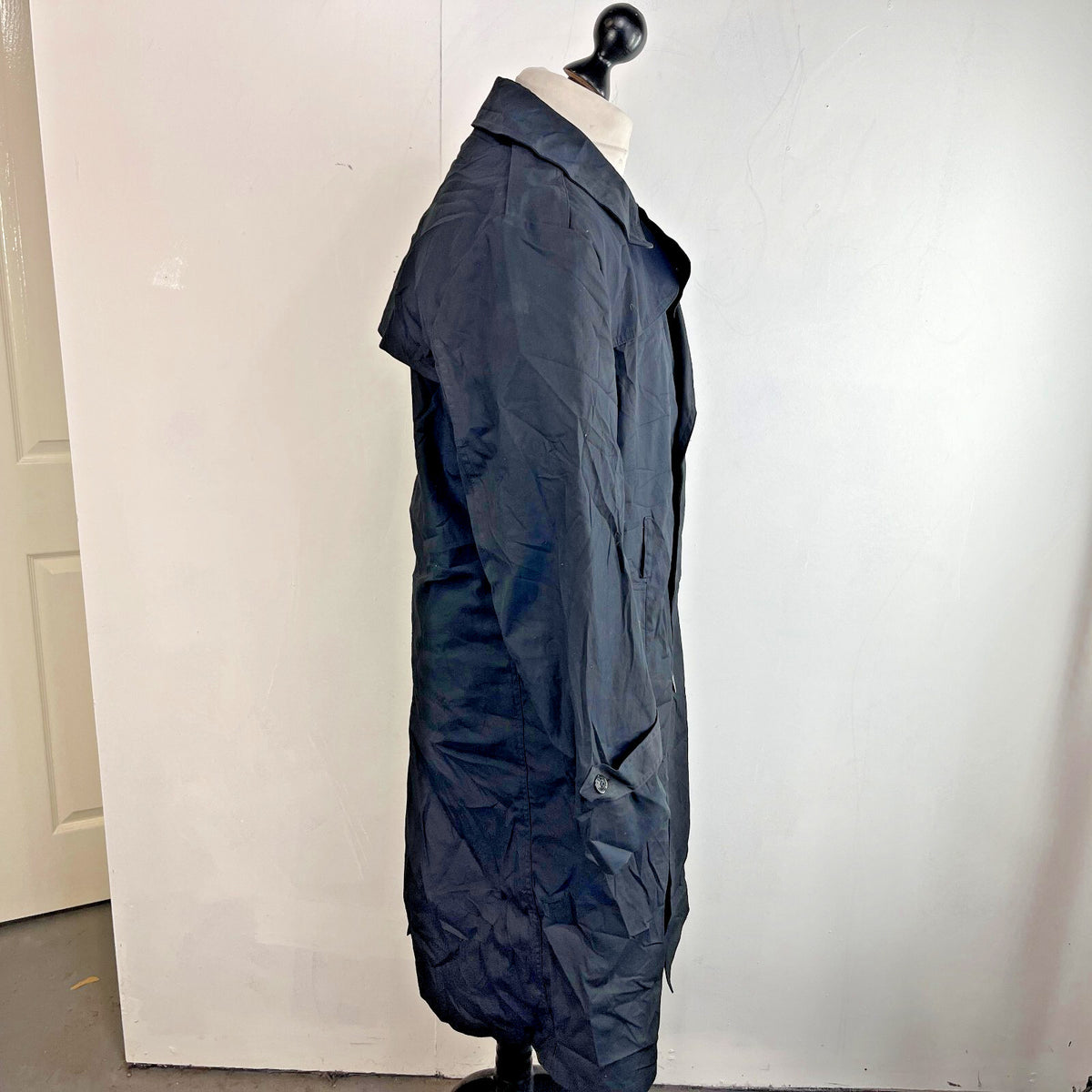 Vintage US Army Military Long Trench Coat Raincoat in Black size 42R