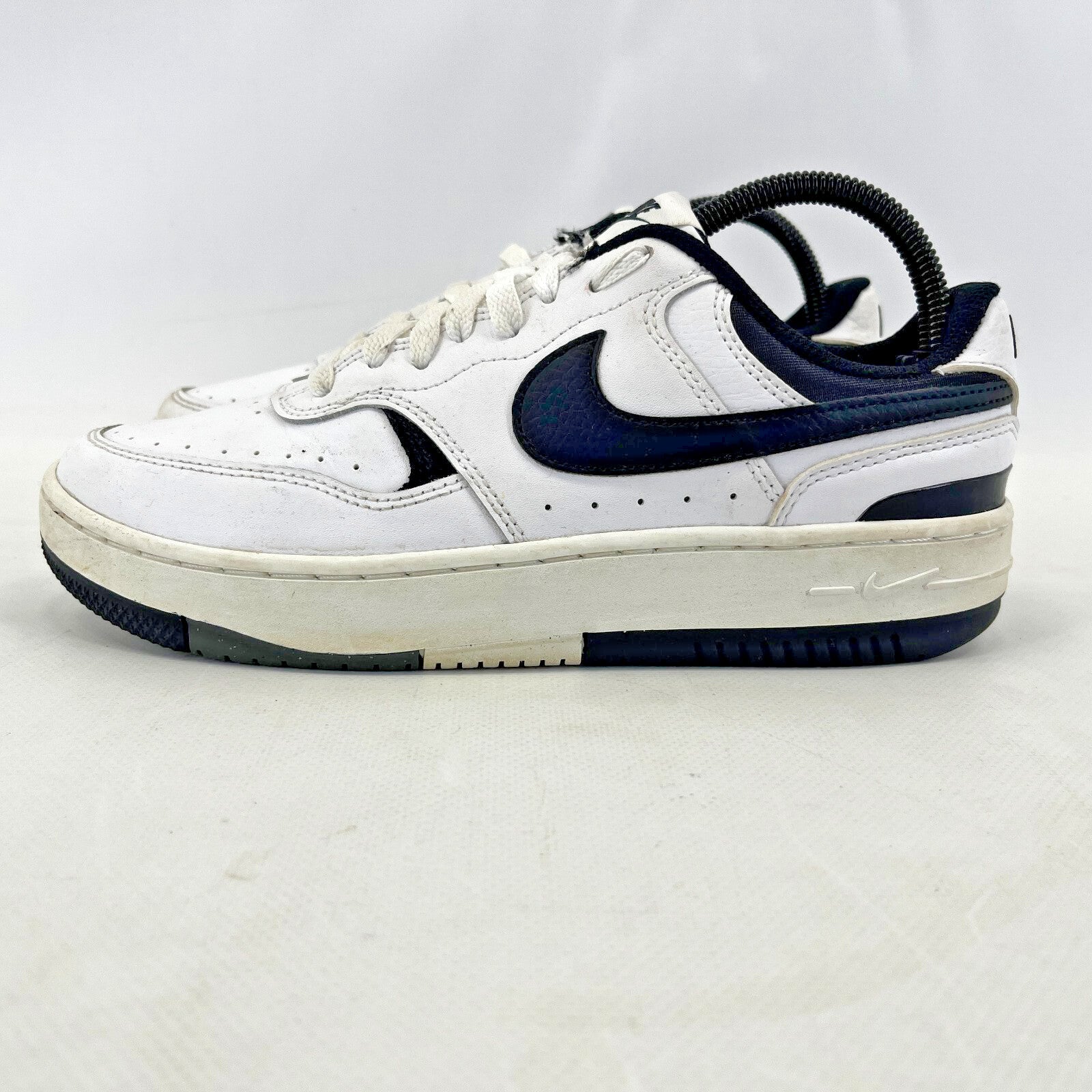 Nike Gamma Force Women’s Leather Trainers Shoes White/Black size UK 5.5 EU 39