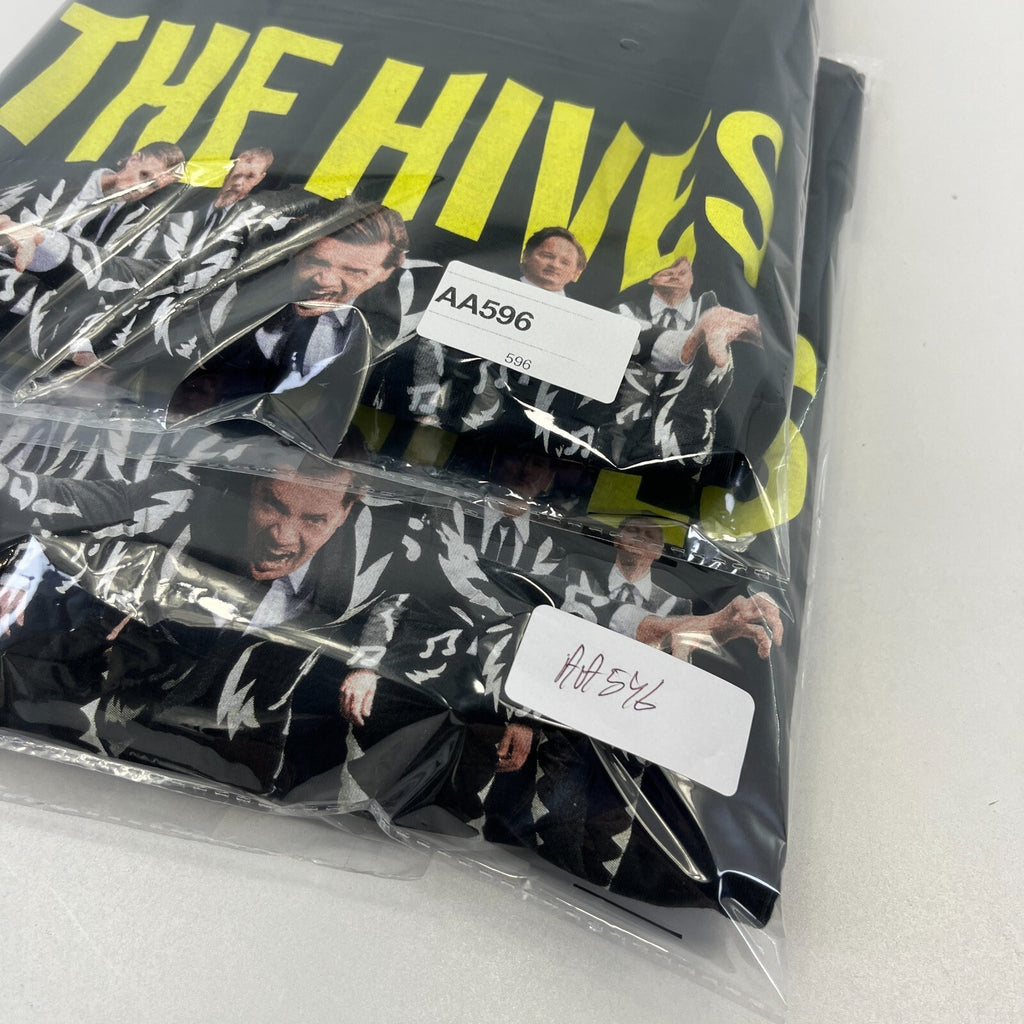 The Hives Band T-Shirt - Retro 90s Swedish Rock Band Unisex Tee size Medium