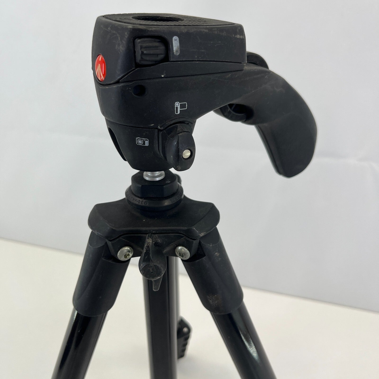 Manfrotto Aluminium Tripod in Black with Pistol Grip 48cm-142cm
