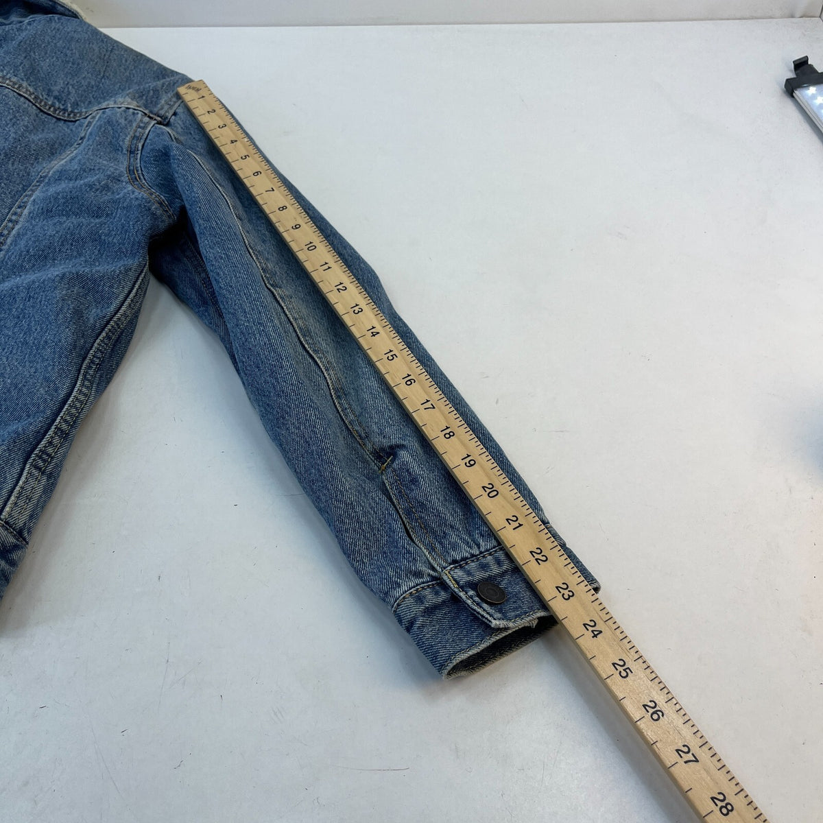 Levi’s Men’s Sherpa Lined Denim Trucker Jacket Blue Jean Coat size Small